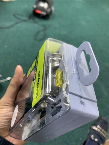 Sakura Essential Emergency Car Spares Bulb H1 H4 H7 Kit *BROKEN CASE* - Picture 3 of 4