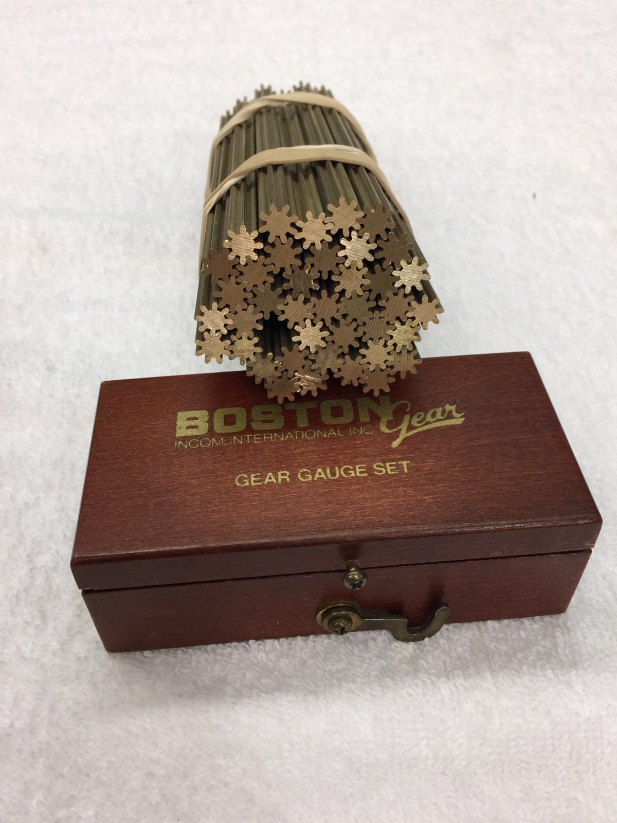 328 BOSTON GEAR BRASS PINION WIRE 32 P 8 TEETH 5 1/4" LONG CLOCKS 14.5