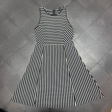 BANANA REPUBLIC SIZE 6 DRESS BLACK AND WHITE STRIPE WITH POCKETS