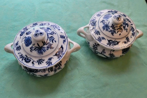 2 Vtg Blue Danube Coverd Soup Bowls Onion Pattern Great Condition 