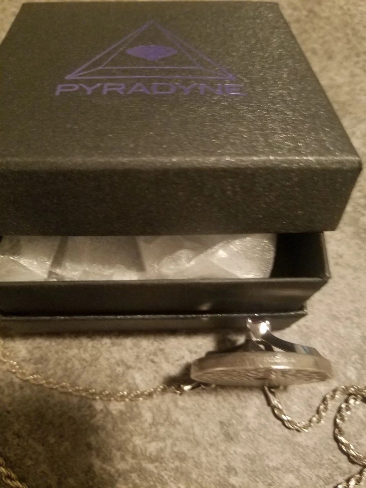 Pyradyne - Receptor nuclear - Platino plateado plata de ley - piedra preciosa granate Foto 4 de 4