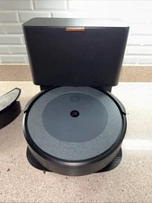 IROBOT I5+ I555620 ROBOT VACUUM WITH CLEAN BASE AUTOMATIC DIRT - used