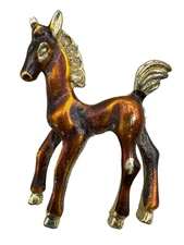 C8-6932 VINTAGE BROOCH GOLD TONE PIN 1.4" ANIMAL HORSE ENAMEL