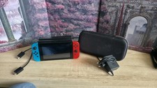 Nintendo Switch Konsole mit Spielen, Zubehörpaket, Controllern