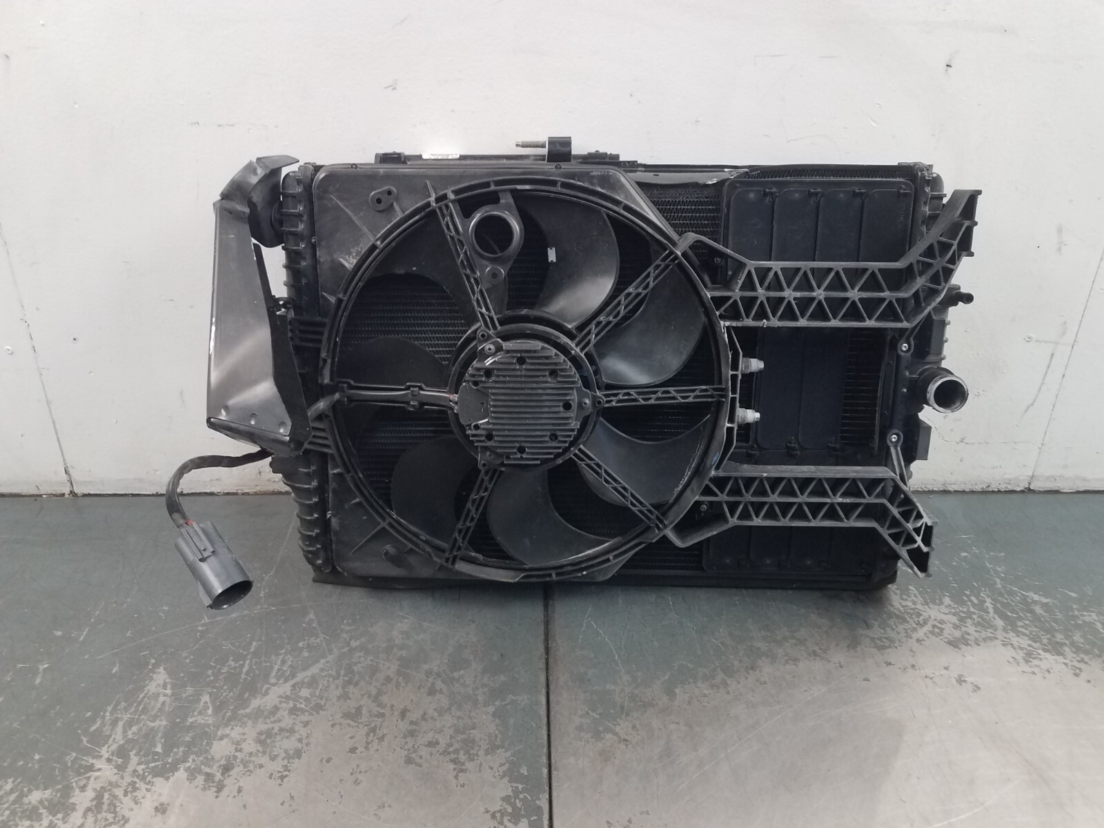 2021 McLaren 765LT Left Rear Radiator Condenser Fan Assembly - * #5537 C7