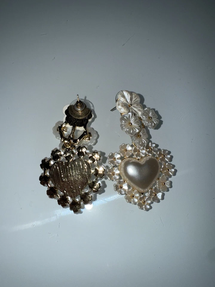 "Pendientes colgantes de corazón con racimo floral de arrecife rosa - declaración de perlas acrílicas de 2""" Foto 2 de 4