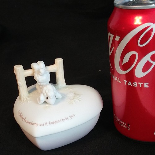 Vintage 1982 Jonathan & David Somebunny Cares Enesco Porcelain Heart Trinket Box - Picture 7 of 7