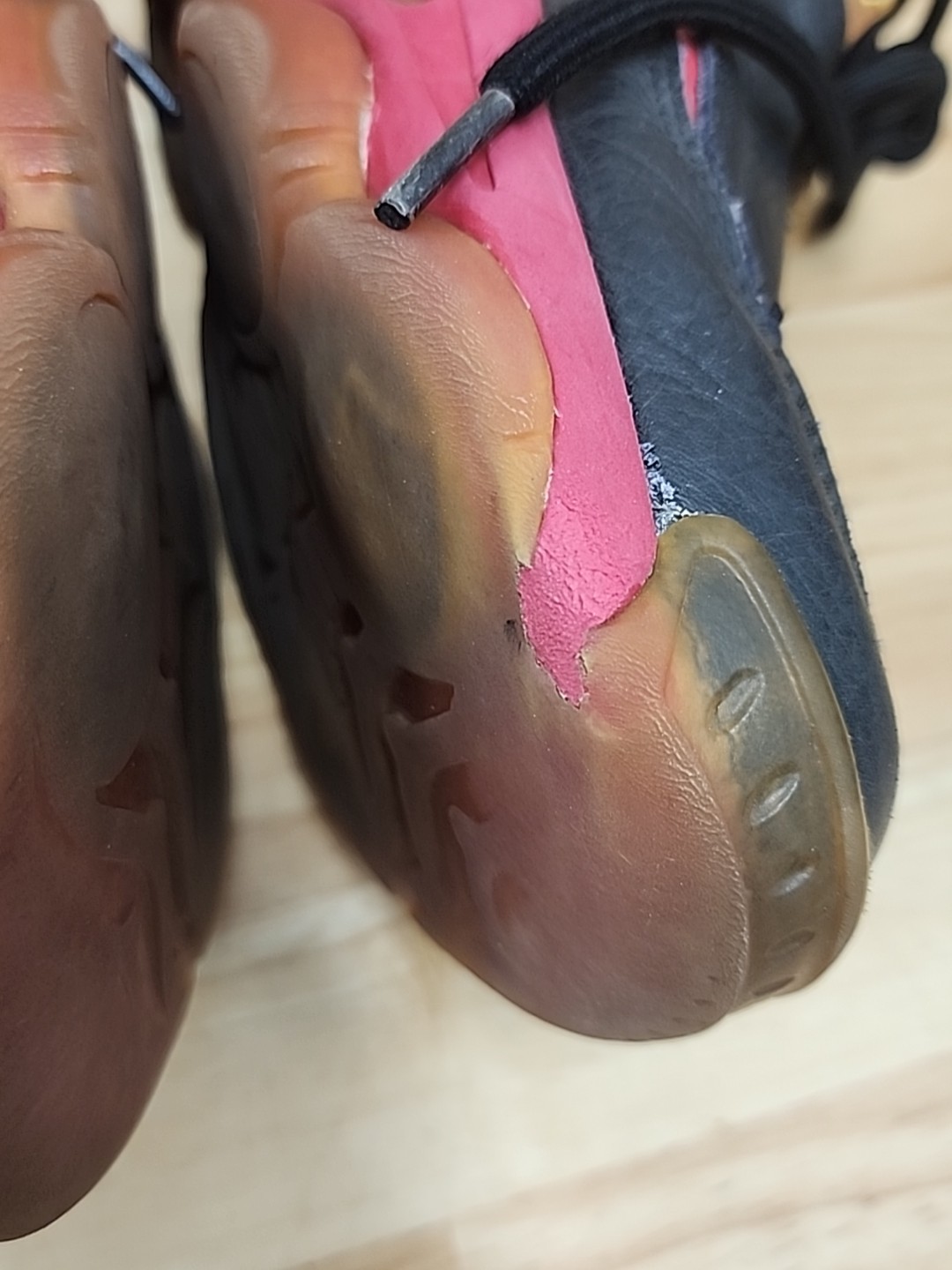 Reebok The Answer DMX 10 Men Size 9.5 J02565 Black Red Gold Training Shoes