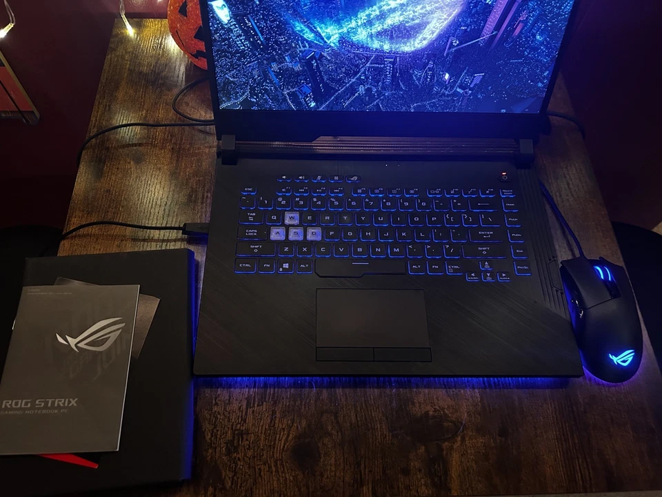 Asus ROG Strix Gaming Laptop 8GB, with mouse and charger - Image 2 of 4