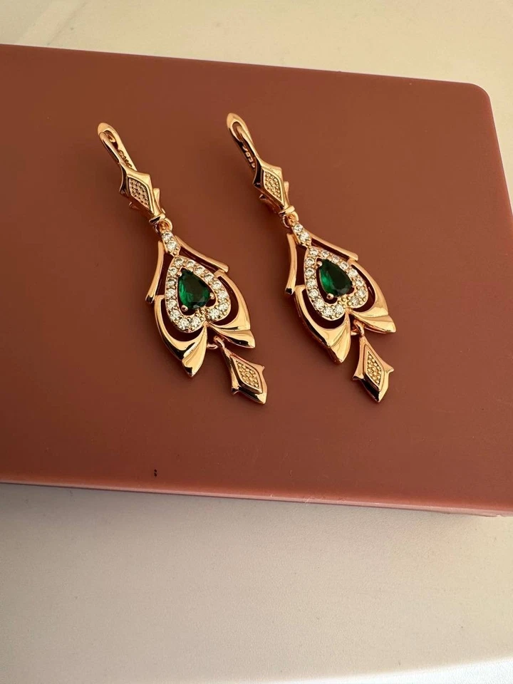 Ohrringe, mit einem wunderschönen grünen Stein. 6,5g. 585rg stempel, rolled gold - Bild 3 von 3