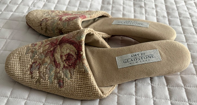 Amy Jo Gladstone embroidered slippers size S mules cross-stitch Rose print EC