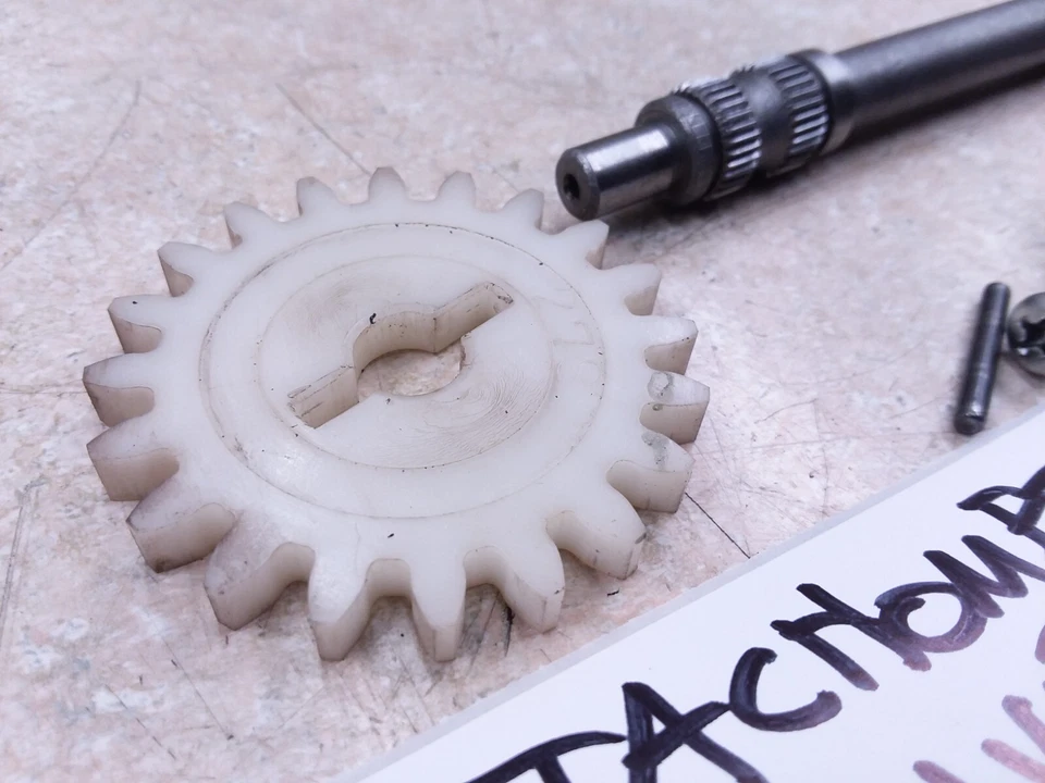 Yamaha R5 Twin 350 Motor Tacómetro Eje de transmisión y engranaje De colección 1971 ANX-C8 Foto 2 de 4