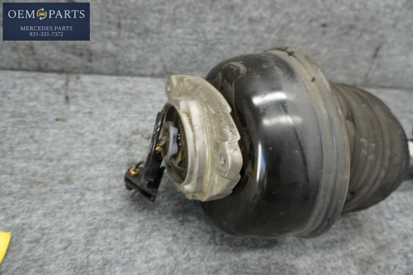 MERCEDES Cls550 Air Suspension Passenger Side Strut Shock Absorber 