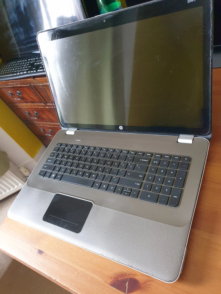 Touchscreen HP Envy 17" inch  17-1024tx laptop, 4GB RAM, 640GB HDD  - Image 2 of 4