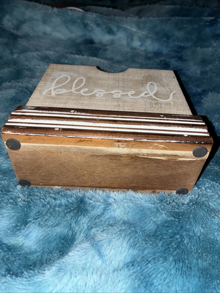 Servilletero Porta Letras “Bendito” Madera Natural de Granja 5.75x5.75” Rústico Foto 2 de 4