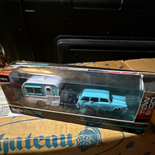 Maisto Design 124 1967 Volkswagen Vw 1600 Squareback Car Trailer Blue