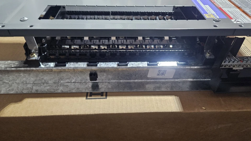 Cuadrado D NQ430L1C NQ Panelboard Interior 100A 240V 3PH 4W 30 Espacio 100 Amp NUEVO Foto 3 de 4