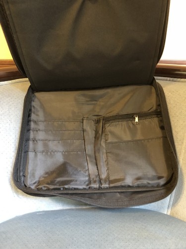 Borsa di trading libro spilla baseball olimpica universale Disney contiene circa 300 pin NUOVA - Foto 7 di 8