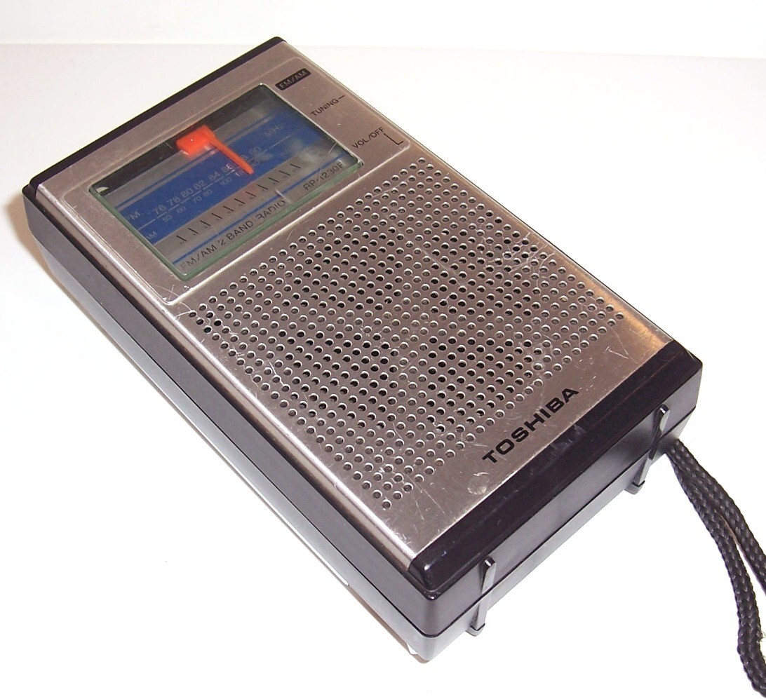 【動作品】希少 TOSHIBA IC-70 RP-73F 専用ケース付き ラジオ りき丸城 ラジオ乃小間 東芝 IC-70 前期と後期比較出し