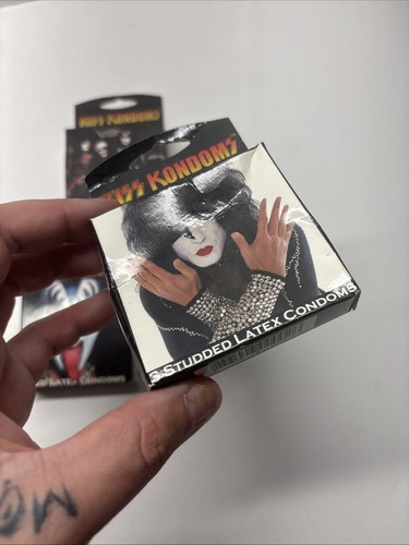 KISS KONDOMS PACK of 3 LATEX CONDOMS ~ Sealed Vintage Lot Of 3 - 2002 - Picture 2 of 5