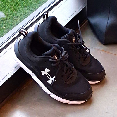 Under Armour Charged Assert Low Top Lace-Up Mesh Sneakers Black/White WOMENS 10