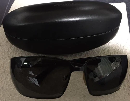 LUNETTES DE SOLEIL PRADA D'OCCASION TRÈS BONNES M 5370