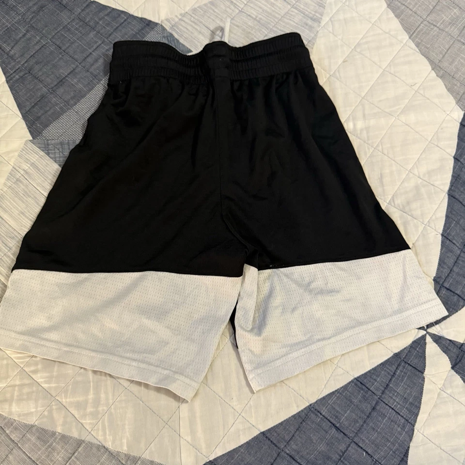 Nike Dri-FIT Boys’ Athletic Shorts Black White Size Medium Youth Basketball - Image 2 of 4