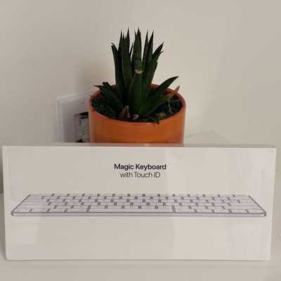 New Apple Magic Keyboard with Touch ID MK293LL/A