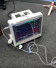 vital signs monitor with O2 sensor & stand