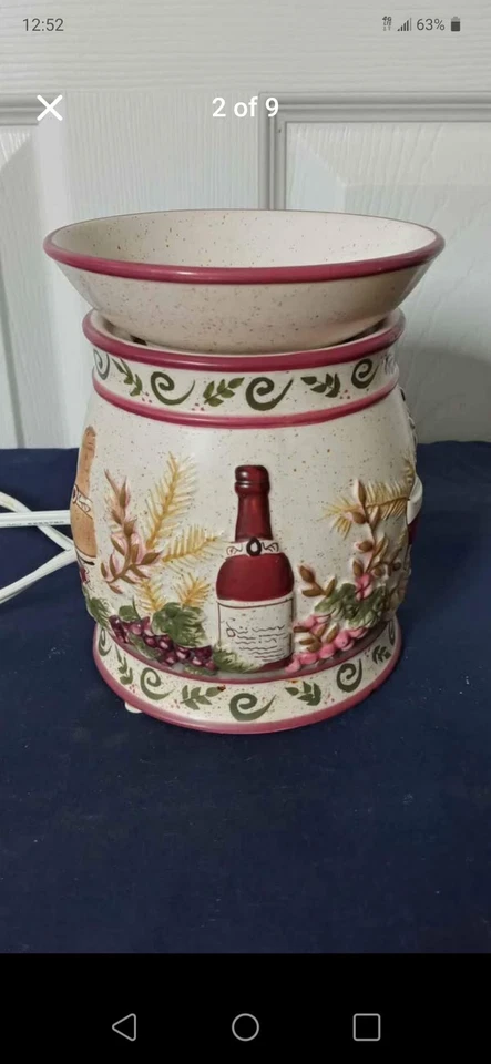 Calentador de cera temático para botellas de vino de Yankee Candle Foto 2 de 4