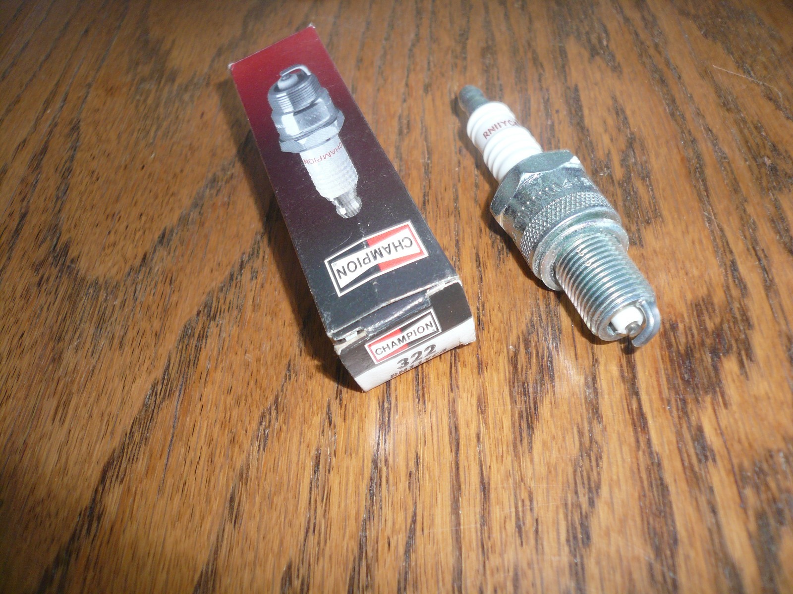 Champion Spark Plugs 322 RN11YC4 Qty 1 NOS Champion NEW Old Stock - 2/6