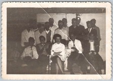 Vtg B&W Snapshot Group Teenagers Men Women Party Gathering Deckled Edge 1949