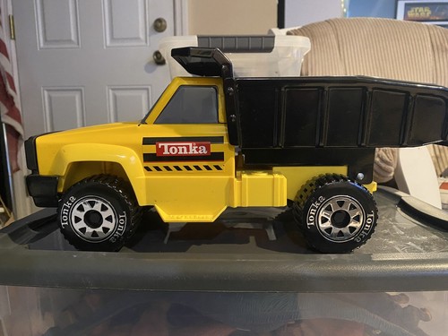 Tonka Diecast And Plastic Dump Truck Toy Truck - Picture 3 of 3