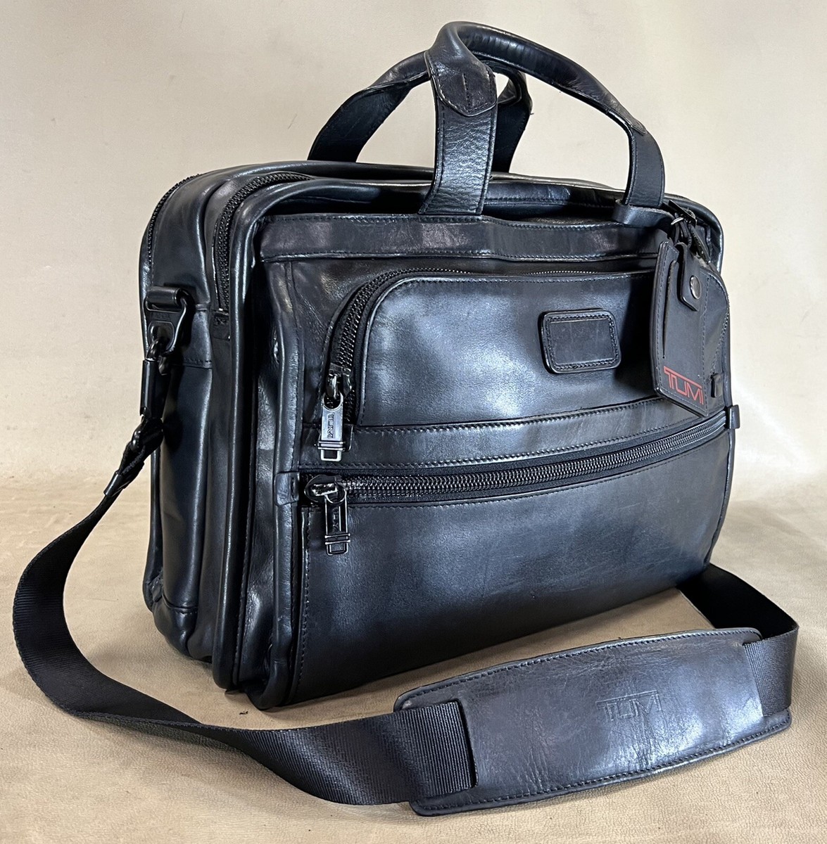 TUMI ビジネスバッグ　96130DH Preowned TUMI Alpha Essential 16” Black Leather Briefcase