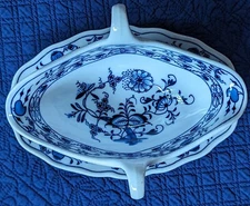 Antique Meissen Blue Onion Gravy Boat with Attached Underplate Production Flaws