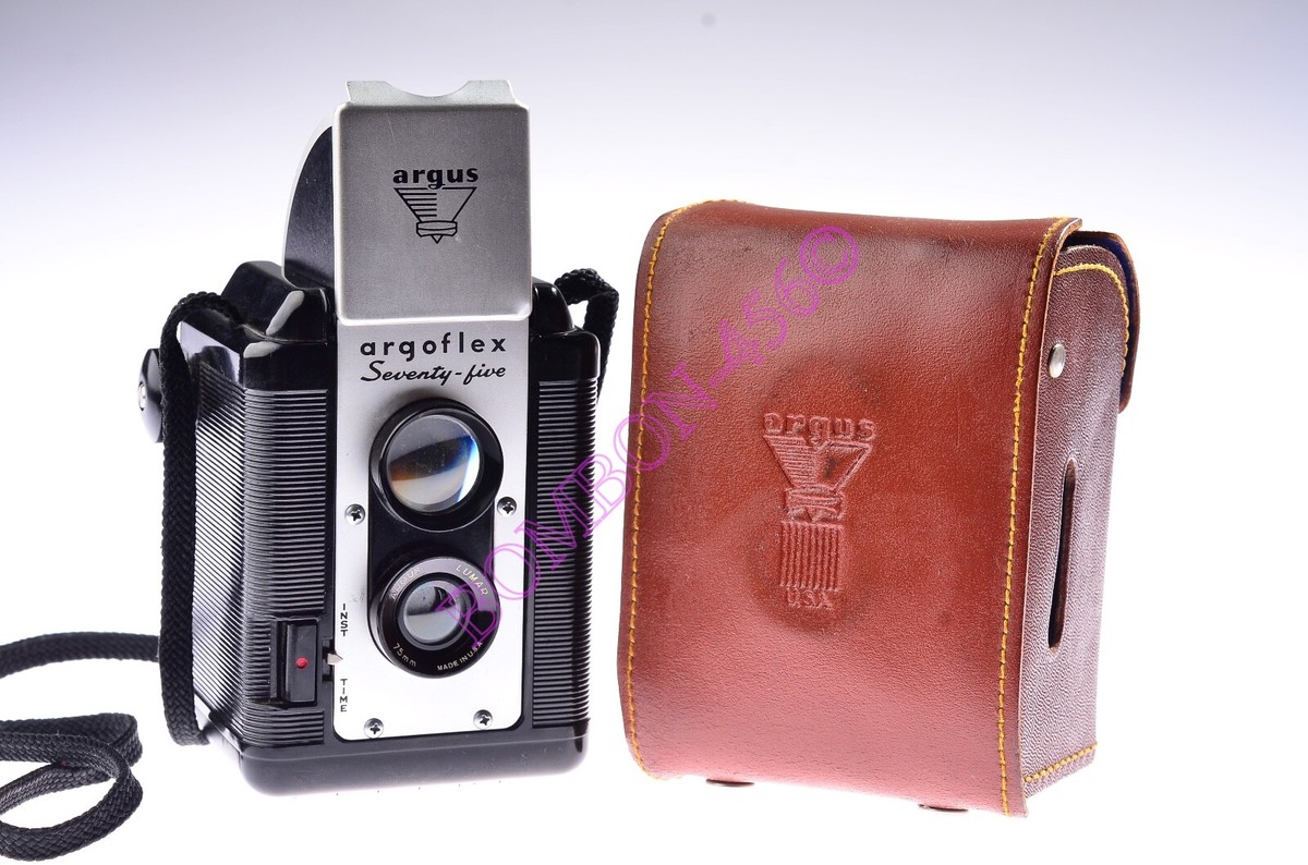 VINTAGE ARGUS AGROFLEX SEVENTY-FIVE BOX CAMERA WITH ORIGINAL