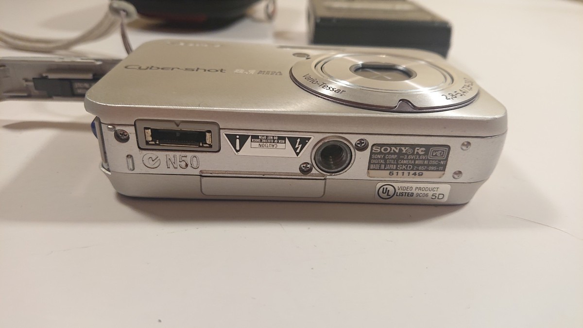 ミー　SONY デジカメ Cyber－Shot DSC-N1 充電器付き Sony CyberShot 8.1 MP Digital Camera with 3x Optical Zoom