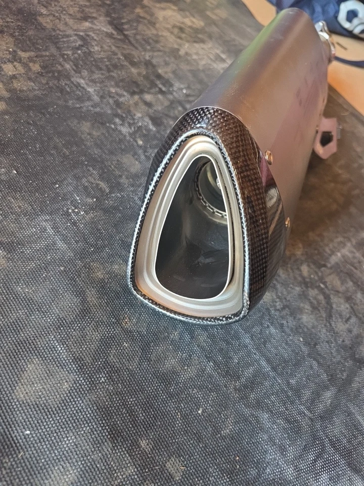 BMW S1000RR/M1000RR 2020-2024 OEM escape Akrapovic deslizable Foto 4 de 4