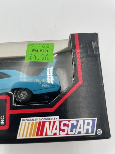 NASCAR Racing 1992 Champions 1:43 Stock Car #43 Blue Plymouth Superbird Diecast - Picture 3 of 10
