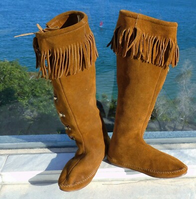 VINTAGE 1960-70s Fringe Suede Lace Up Minnetonka Moccasins