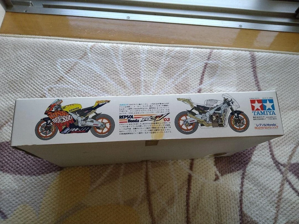 Tamiya 1/12 REPSOL Honda RC211V'03 Valencia - Image 2 of 4