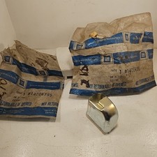 Lot Of 2 Nos Oem Gm 14006795 Corvette Choke Spring Cover 1970-1974 350454 Seale Lot Of 2 Nos Oem Gm 14006795 Corvette Choke Spring Cover 1970-1974 350454 Seale