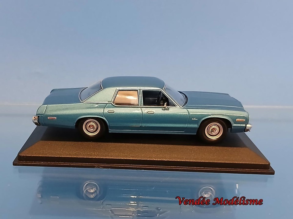 Minichamps 1:43 Dodge Monaco 1974 Année de taxi jaune / bleu 400144795
