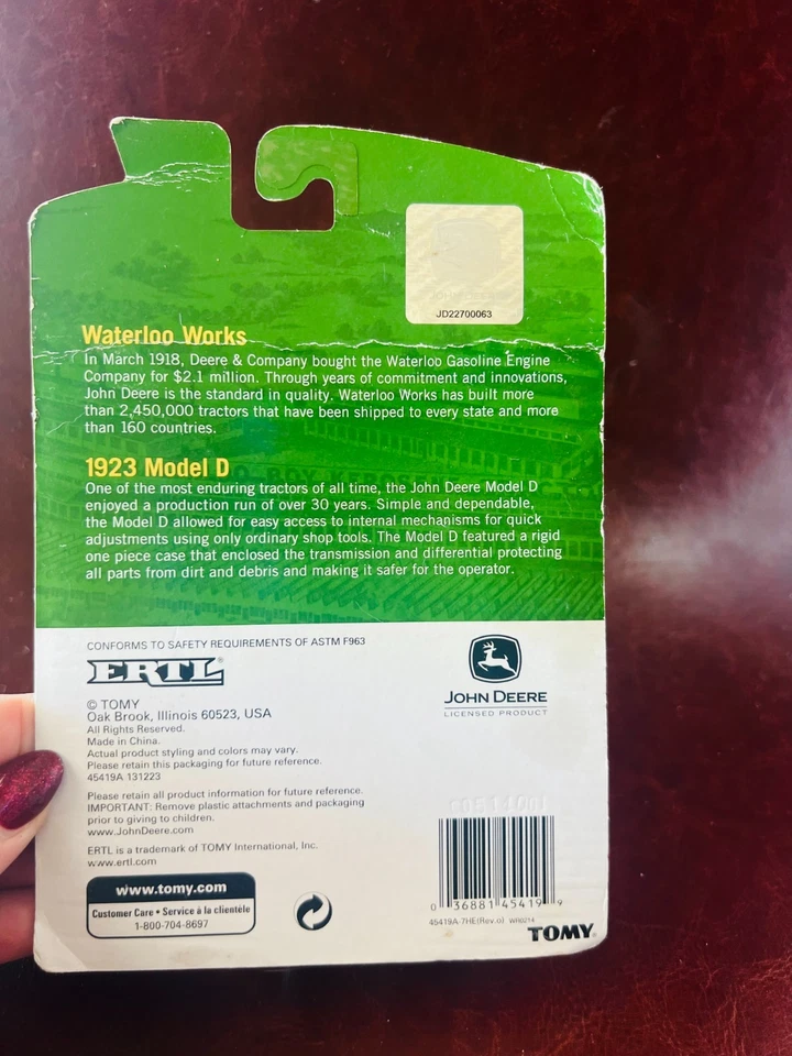 DE COLECCIÓN ERTL 1923 D JOHN DEERE 1/64 TRACTOR MUSEO GRANJA JUGUETE EN TARJETA Foto 2 de 2
