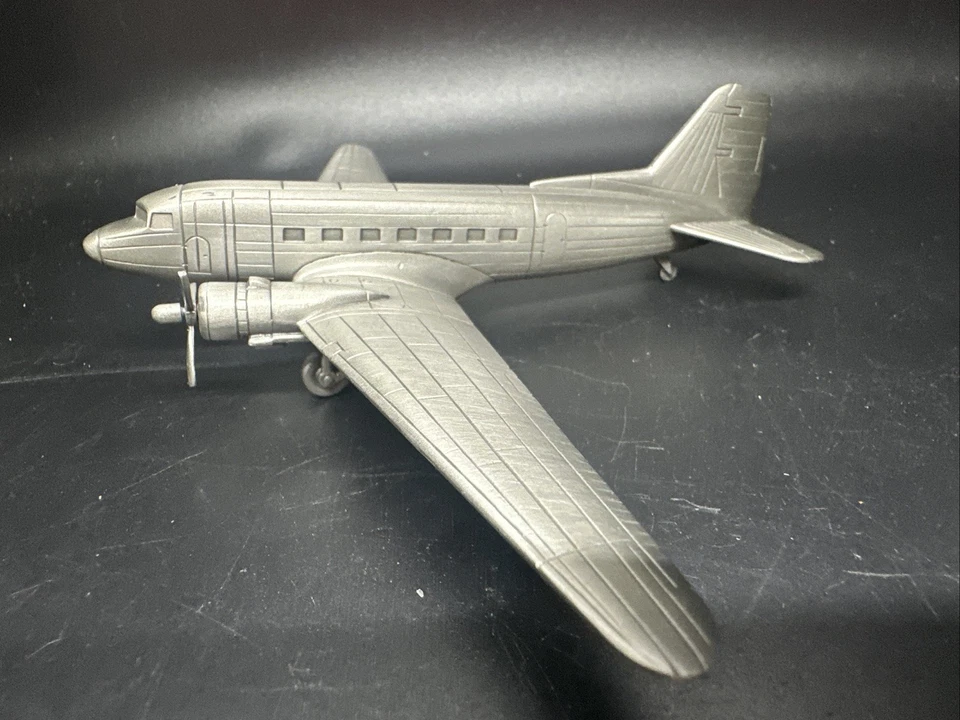 Avión de peltre Danbury Mint Douglas DC-3 C-47 escala 1:157 Foto 2 de 4