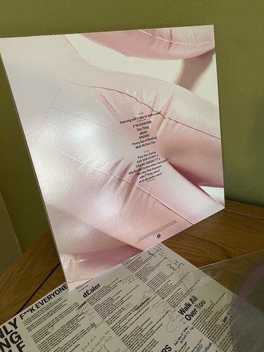 Lola Young I'm Only F**king Myself Milkshake Liquid Filled Vinyl - Imagen 6 de 7