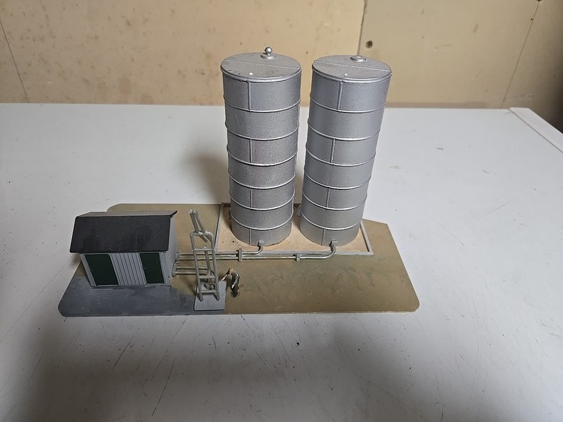 Outland Models Train Railway Scenery Gas / Fuel Standing Tank Set.