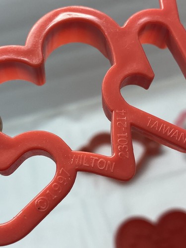 Lot of 9 Plastic heart valentines day love cookie cutters Unicorn Star Lips - Picture 11 of 12