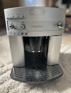 Delonghi Magnifica ESAM 320OS - Silber