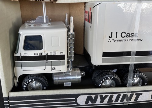 Vintage Nylint Pressed Steel GMC Cadet Semi Truck Case IH Model #911Z ***RARE*** - Picture 2 of 8